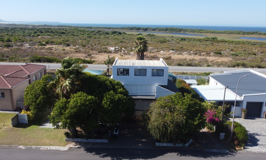 4 Bedroom Property for Sale in Heuningkloof Western Cape